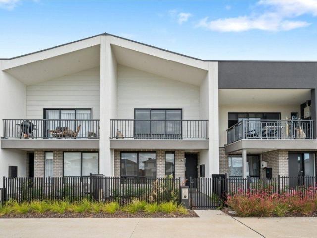 Townhouse for sale in Camerons Creek, Victoria