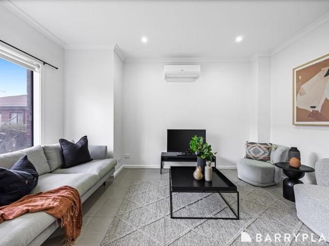 Townhouse for rent in Sunshine, Melbourne