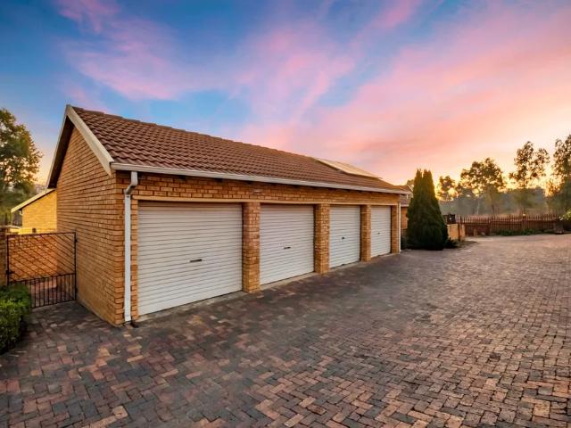 Apartment for sale in Johannesburg, West