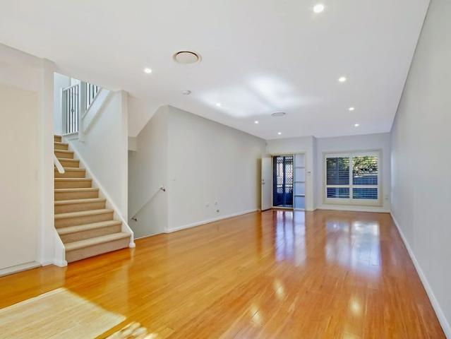 Townhouse for rent in Sydney, New South Wales