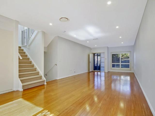 Townhouse for rent in Sydney, New South Wales