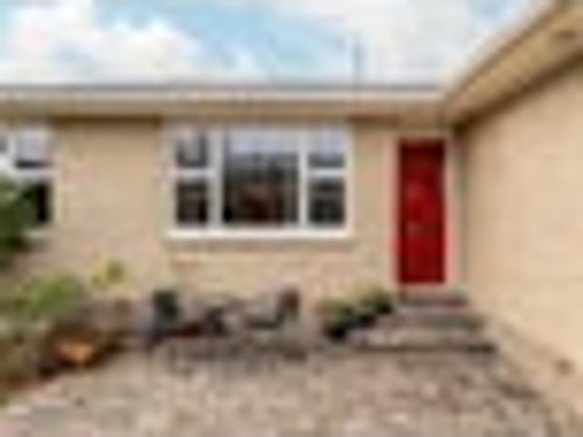 House for sale in Chaslands, Canterbury