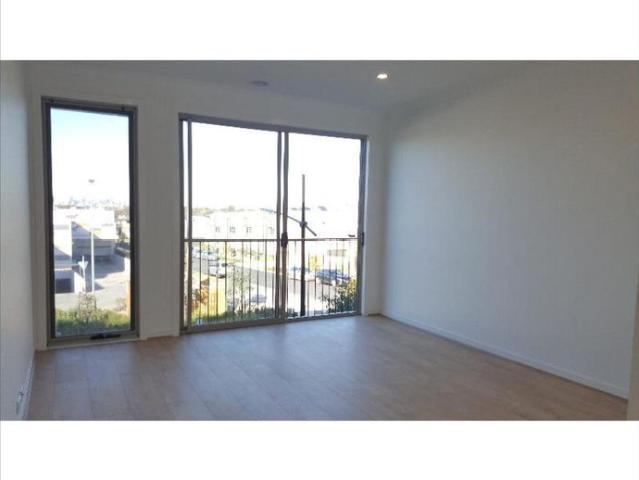 Townhouse for rent in Coburg North, Melbourne