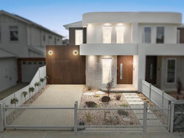 Townhouse for sale in Newport, Melbourne