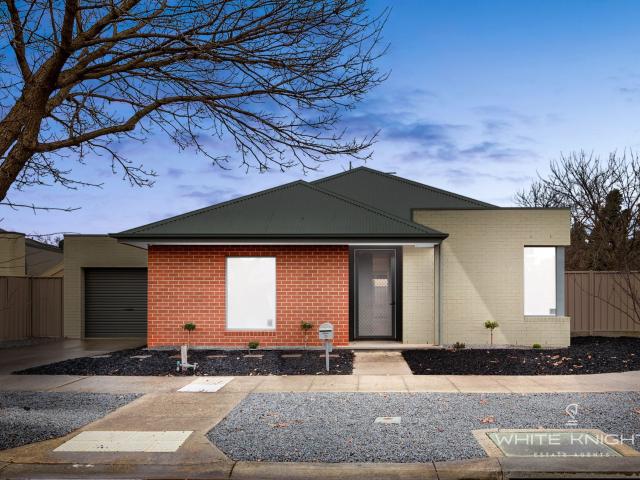 House for sale in Caroline Springs, Melbourne