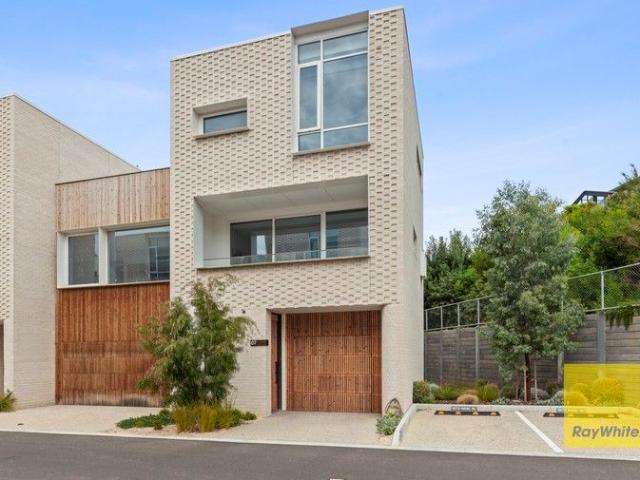 Townhouse for sale in Geelong, Victoria