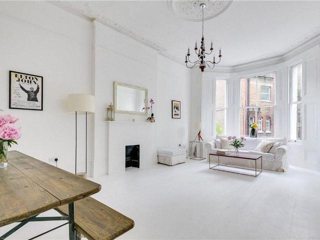 Apartment for rent in Brook Green, Greater London