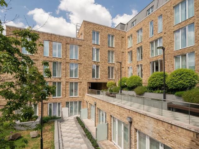 Apartment for rent in Brook Green, Greater London