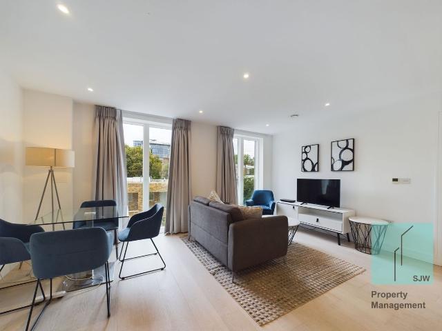 Apartment for rent in Brook Green, Greater London