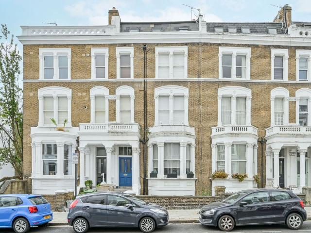 Apartment for rent in Brook Green, Greater London