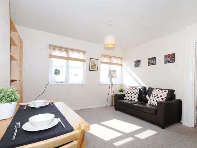 Apartment for rent in Brook Green, Greater London