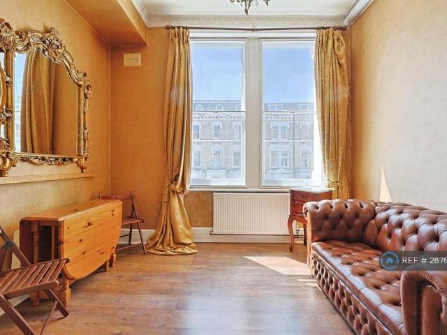 Apartment for rent in Brook Green, Greater London