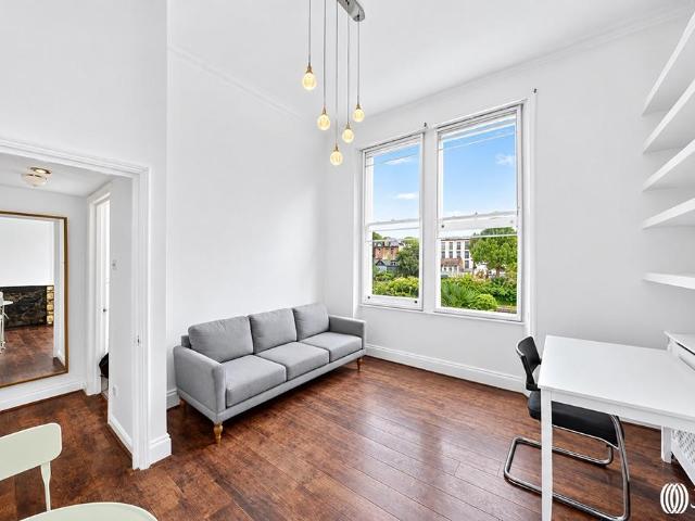 Apartment for rent in Brook Green, Greater London