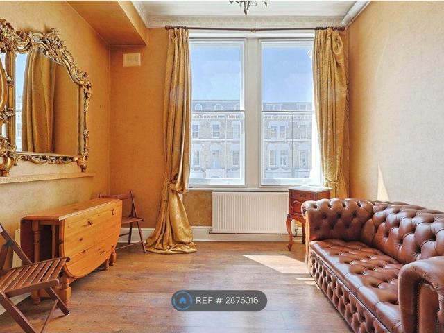Apartment for rent in Brook Green, Greater London