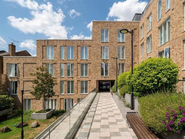 Apartment for rent in Brook Green, Greater London