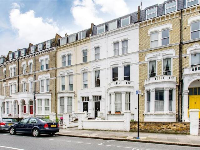 Apartment for rent in Brook Green, Greater London