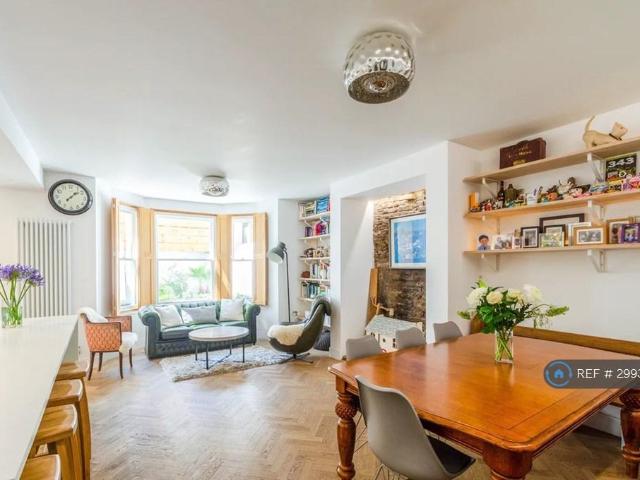 Apartment for rent in Brook Green, Greater London