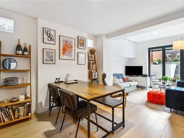 Apartment for rent in Brook Green, Greater London