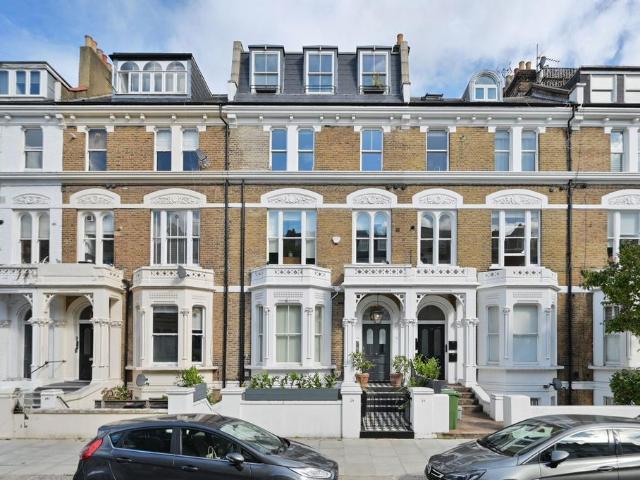 Apartment for rent in Brook Green, Greater London