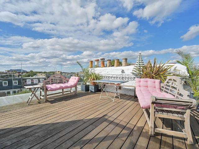 Apartment for rent in Brook Green, Greater London