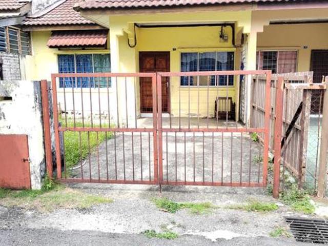 Terraced House for sale in Malaka