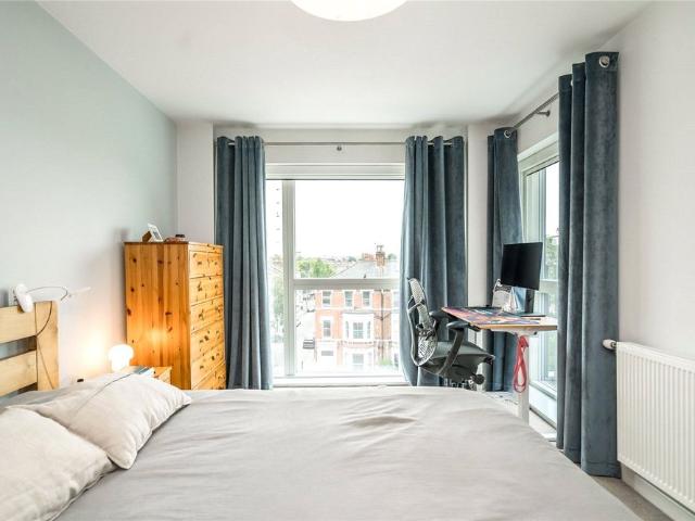 Apartment for rent in Stockwell, Greater London