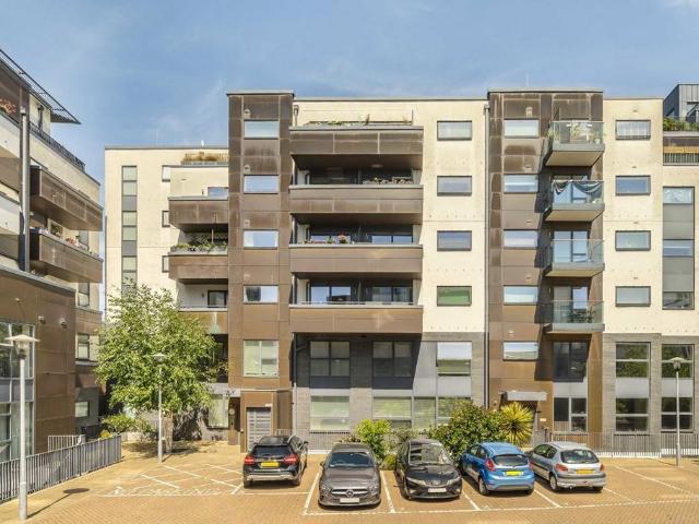 House for rent in Stockwell, Greater London
