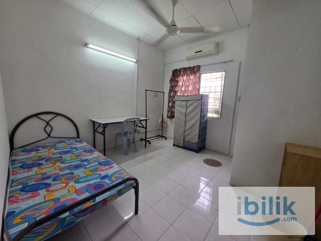 Room for rent in Petaling, Alam Impian