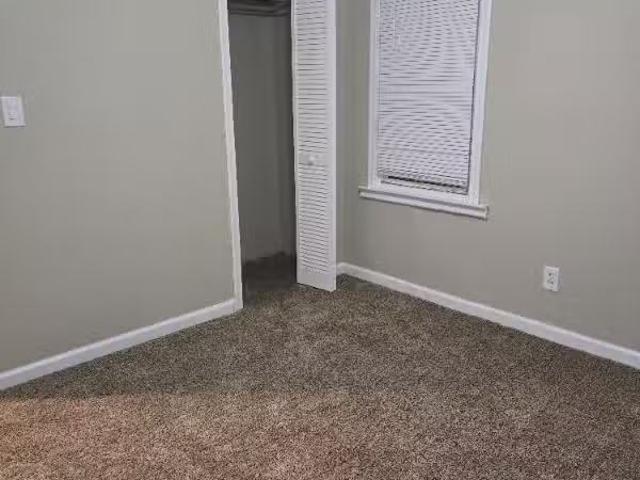 House for rent in Warren