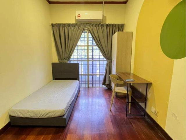 Room for rent in Petaling, Alam Impian