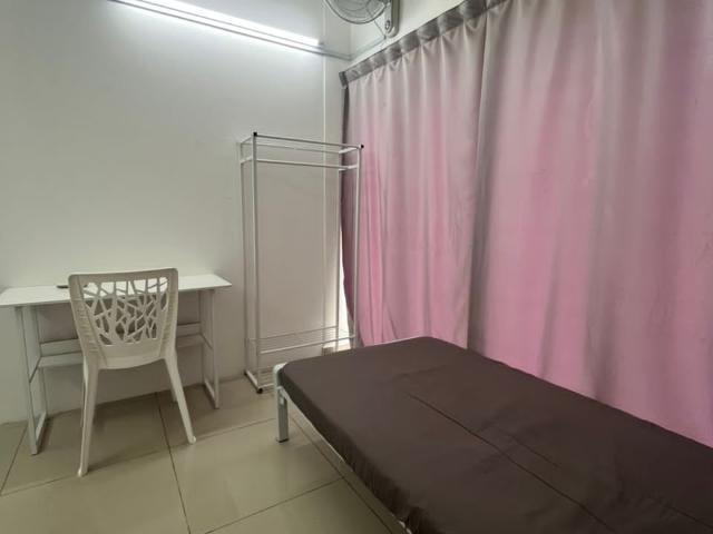 Room for rent in Petaling, Alam Impian