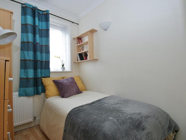 Room for rent in London Borough of Hammersmith and Fulham, Greater London