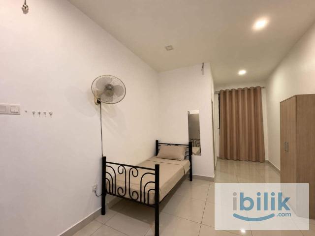 Room for rent in Taman Bukit Jaya, Ulu Tiram