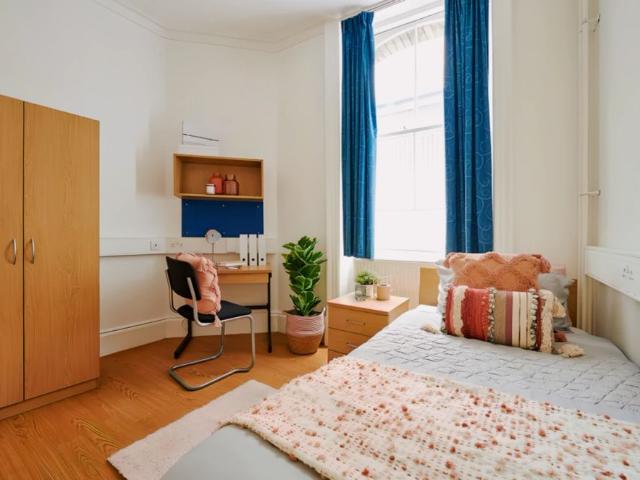 Room for rent in Victoria, Greater London