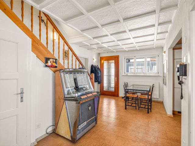 Einfamilienhaus kaufen in Einigen, Zürich