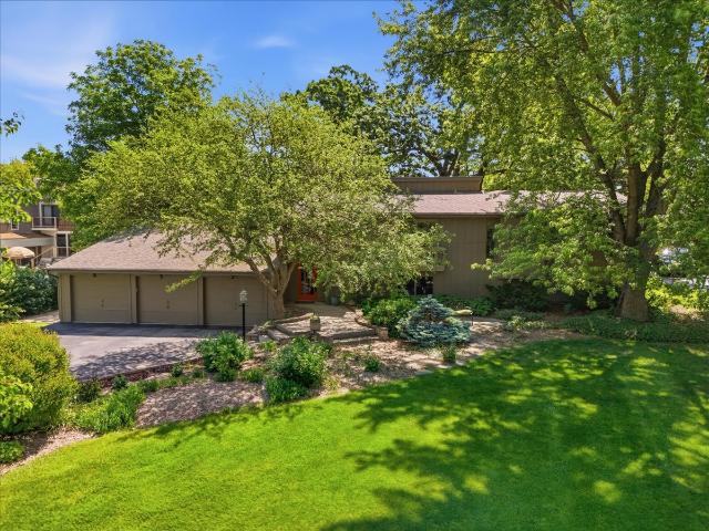 House for sale in Mchenry, Illinois