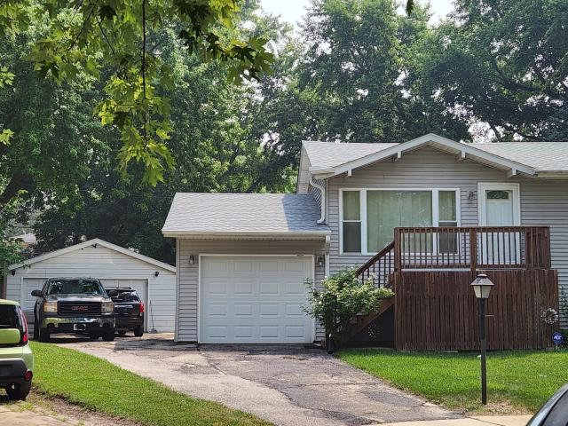 House for sale in Streamwood, Illinois