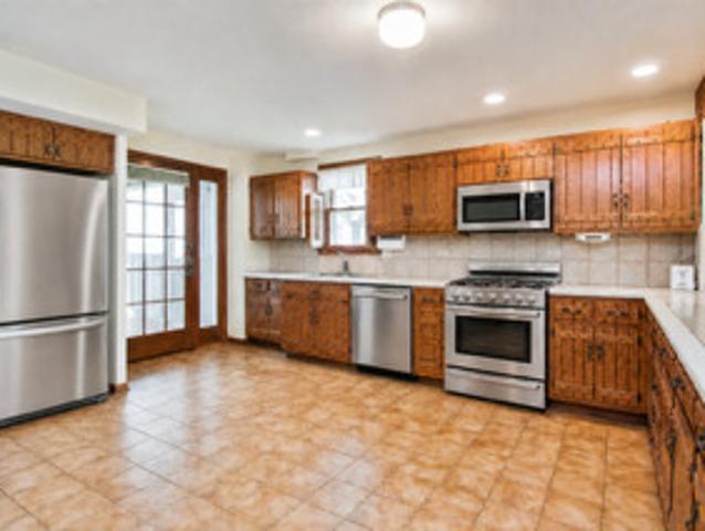 House for sale in Mchenry, Illinois