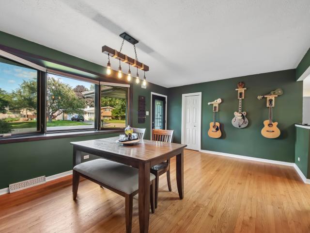 House for sale in Lindenhurst, Illinois