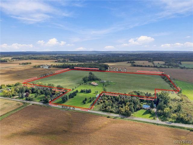 House for sale in Town of Alabama, Genesee County