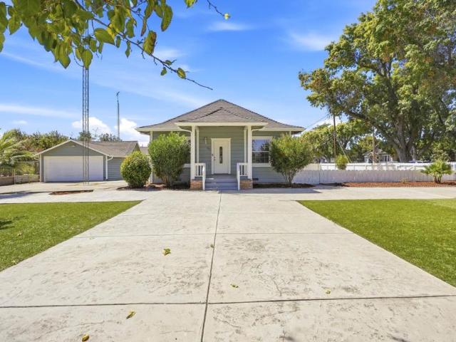House for sale in Gustine, Merced County
