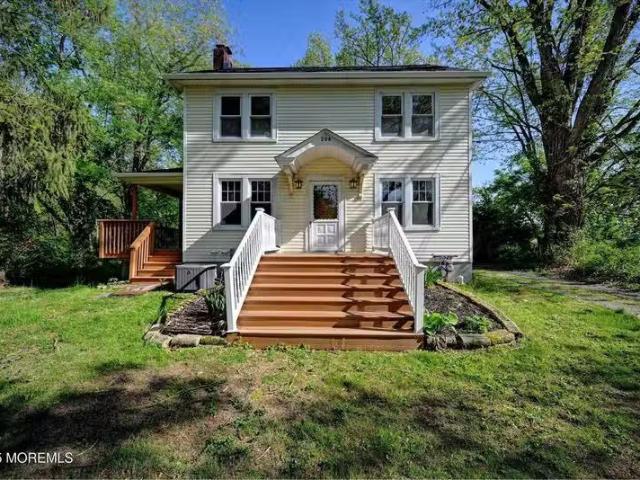 House for rent in Freehold
