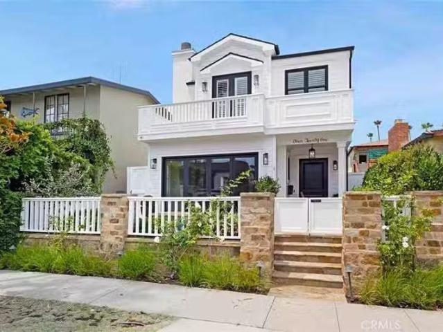 House for sale in Santa Ana