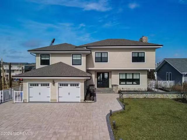 House for sale in Lakewood