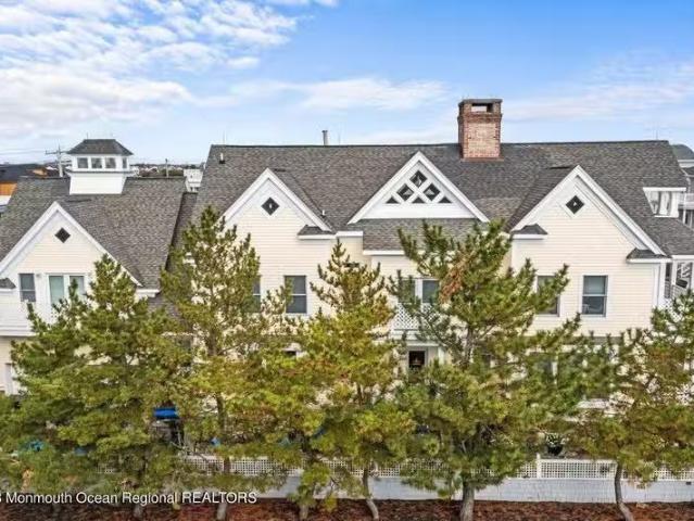 House for sale in Lakewood