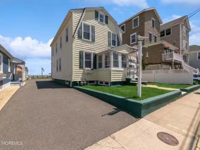 House for rent in Bayonne