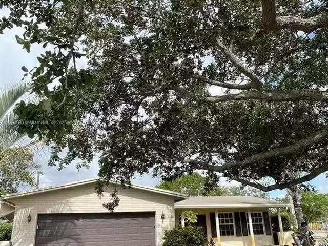 House for rent in Hollywood