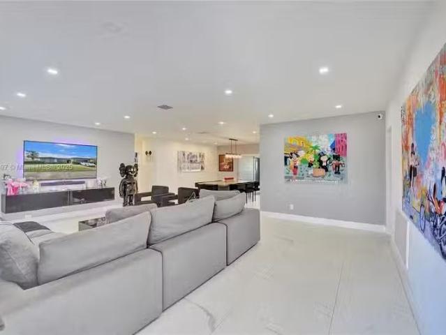 House for rent in Hollywood