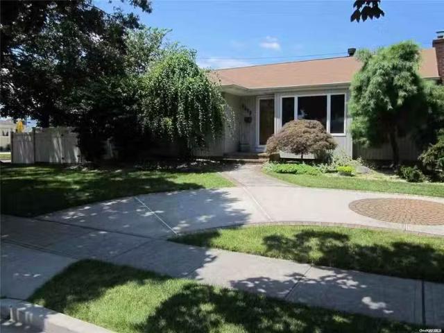 House for rent in Levittown