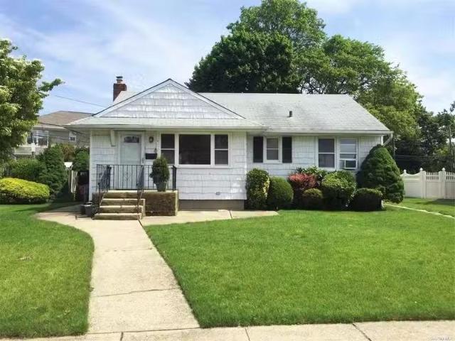House for rent in Hicksville